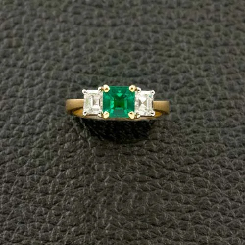 Classic wedding rings for simplicity and elegance-Emerald & Diamond Ring