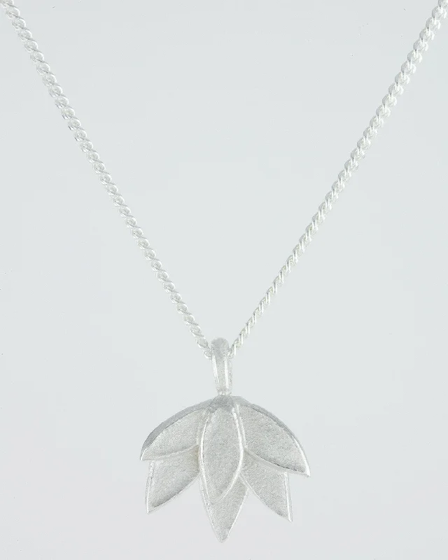 Delicate gold necklaces for sophisticated looks-Silver Deepa Flower Pendant Necklace