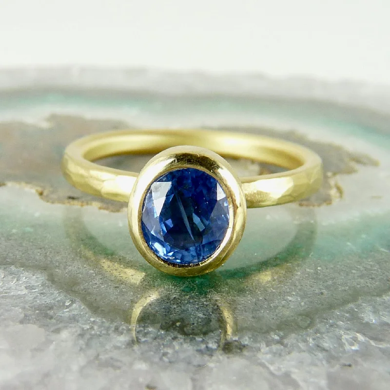 Vintage-inspired engagement rings for a classic look-18ct Gold Sapphire Ring