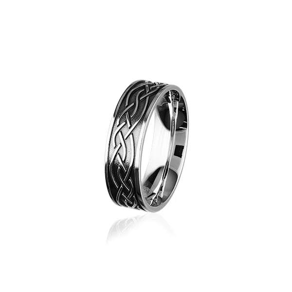 Trendy silver rings for modern fashionistas-Celtic Silver Ring R403