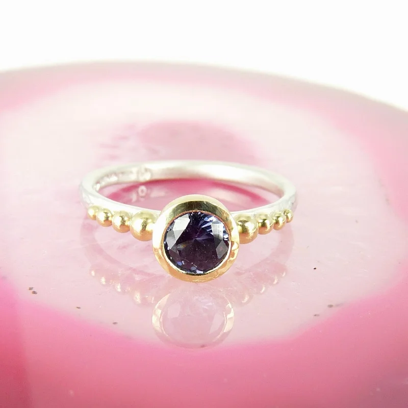 Trendy birthstone rings for stylish gifts-Spinel Granulation Ring