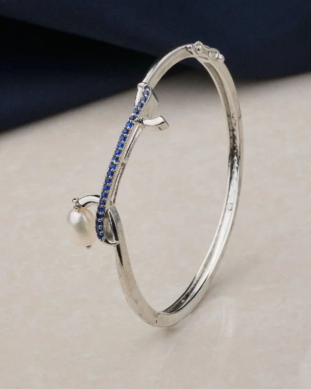 Modern silver bangles for a sleek look-Trendy Pearl Bangle B01972