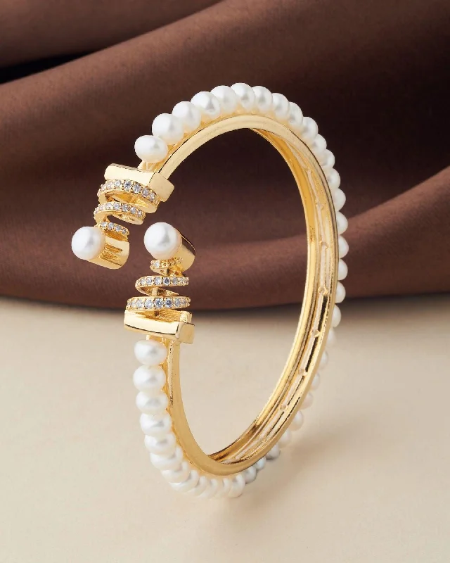 Luxury diamond bangles for upscale events-Trendy Real Pearl Bangle