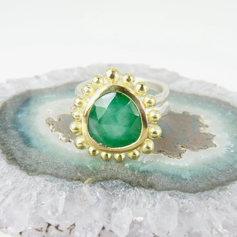 Birthstone rings for personalized gifts-Emerald Courtesan Ring