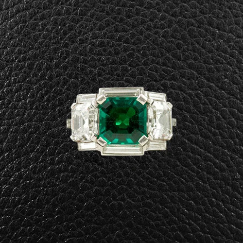 Elegant sapphire and diamond rings for luxury lovers-Emerald & Diamond Ring