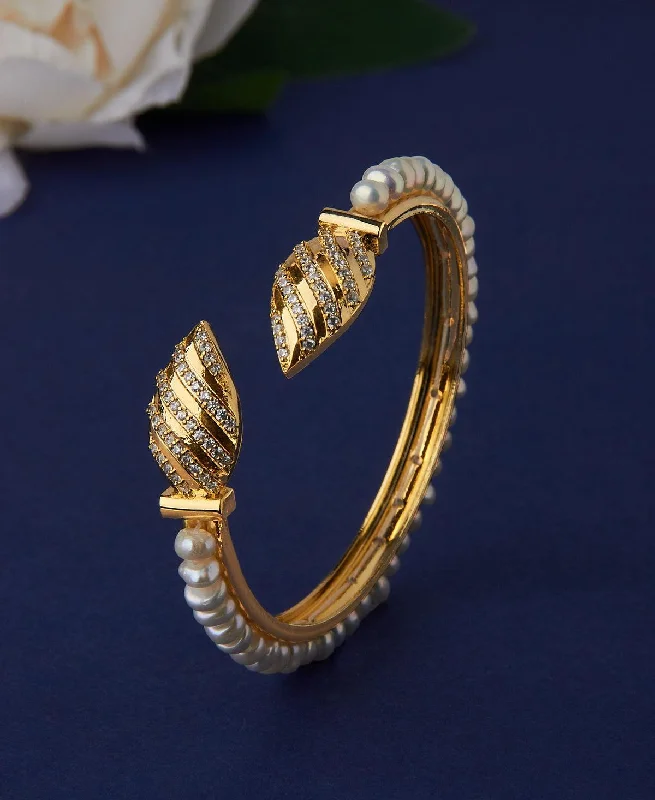 Silver bangles for everyday elegance-Traditional Real Pearl Bangle