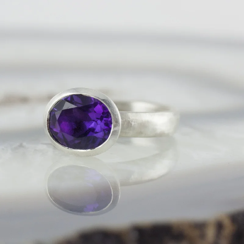 Vintage-inspired rings for antique lovers-Oval Dark Amethyst Stone Set Ring