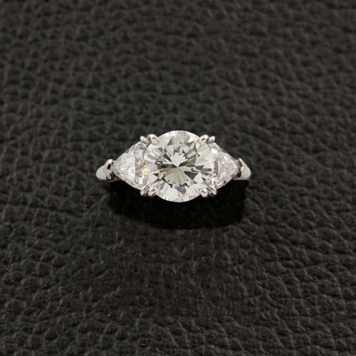 Custom rings for anniversary celebrations-Round & Trilliant Diamond Engagement Ring