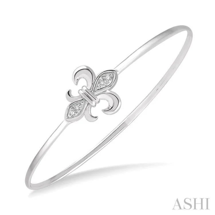 Bangles with floral accents for a feminine touch-1/20 Ctw Fleur De Lis Round Cut Diamond Flexi Bangle in Sterling Silver