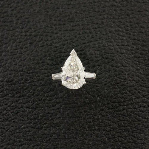 Unique cocktail rings for standout fashion-Pear shaped Diamond Engagement Ring