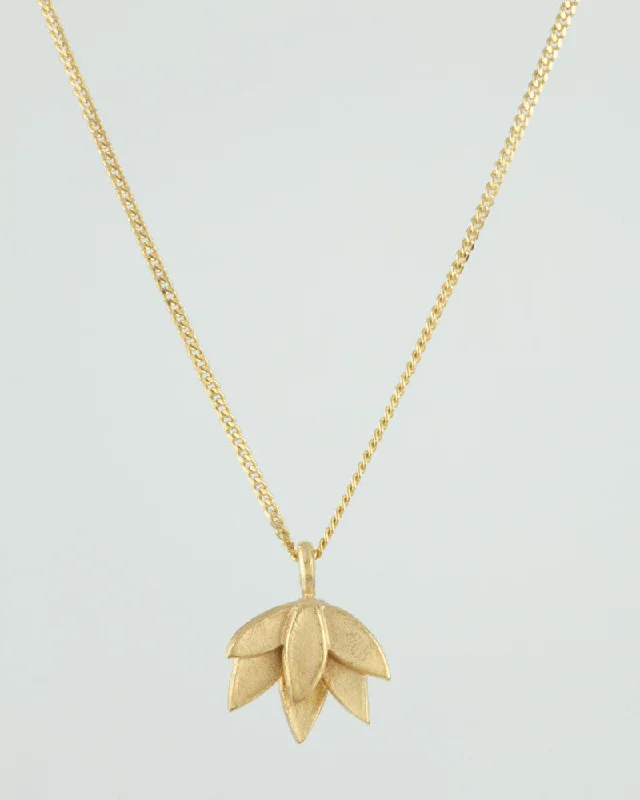 Adjustable pendant necklaces for a perfect fit-Deepa Flower Pendant Necklace 18ct gold plate