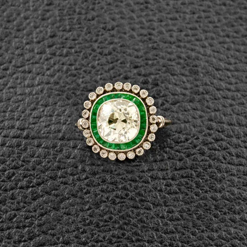 Vintage-inspired rings for antique lovers-Diamond & Emerald Ring