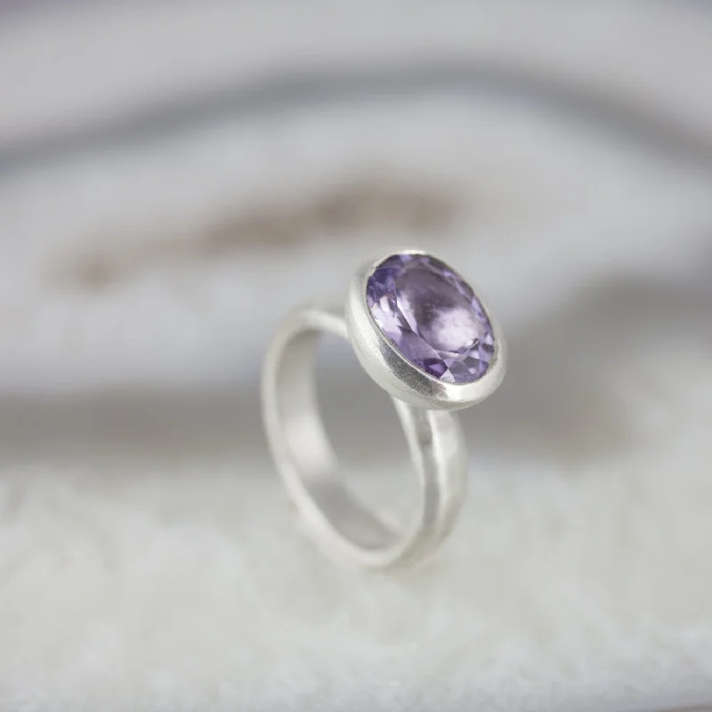 Custom rings for anniversary gifts-Oval Lavender Amethyst Stone Set Ring