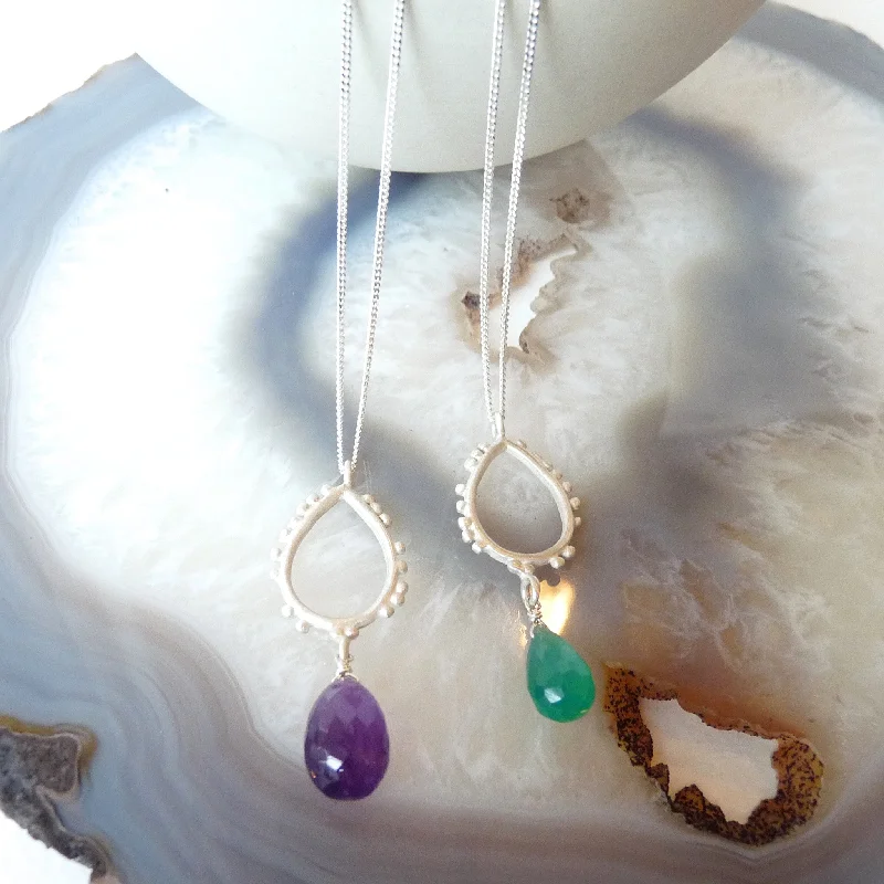 Floral necklaces for nature-inspired designs-Granulation Drop Shape Pendant With Gemstone